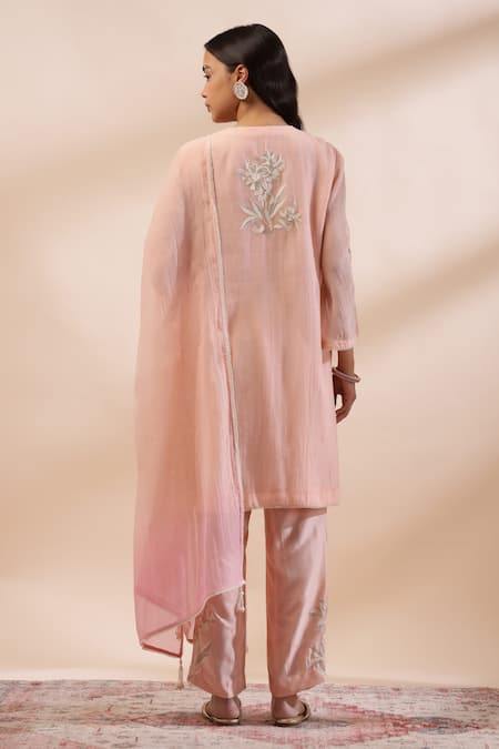 Shop Kyra By Bhavna Pink Chanderi Silk, Cotton Embroidery, Lace Round Neck Floral Peach Kurta Set at Aza Fashions Shop_Kyra By Bhavna_Pink Chanderi Silk, Cotton Embroidery, Lace Round Neck Floral Peach Kurta Set _at_Aza_Fashions