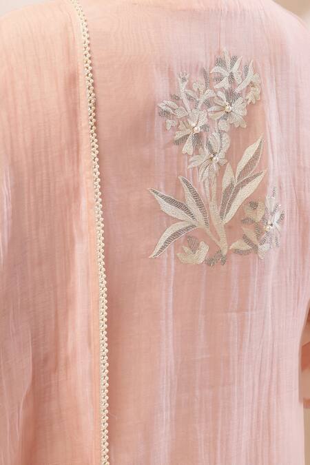 Kyra By Bhavna Pink Chanderi Silk, Cotton Embroidery, Lace Round Neck Floral Peach Kurta Set at Aza Fashions Kyra By Bhavna_Pink Chanderi Silk, Cotton Embroidery, Lace Round Neck Floral Peach Kurta Set _at_Aza_Fashions
