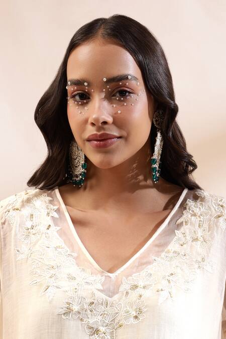 Kyra By Bhavna Ivory Chanderi Silk, Cotton Embroidery, Lace V-neck Kurta Set Online at Aza Fashions Kyra By Bhavna_Ivory Chanderi Silk, Cotton Embroidery, Lace V-neck Kurta Set _Online_at_Aza_Fashions