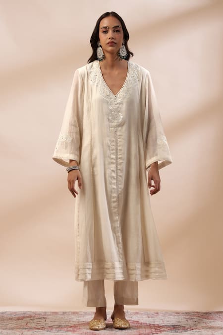 Buy_Kyra By Bhavna_Ivory Chanderi Silk, Cotton Lace, Embroidery V-neck Placement Kurta With Pant _Online_at_Aza_Fashions
