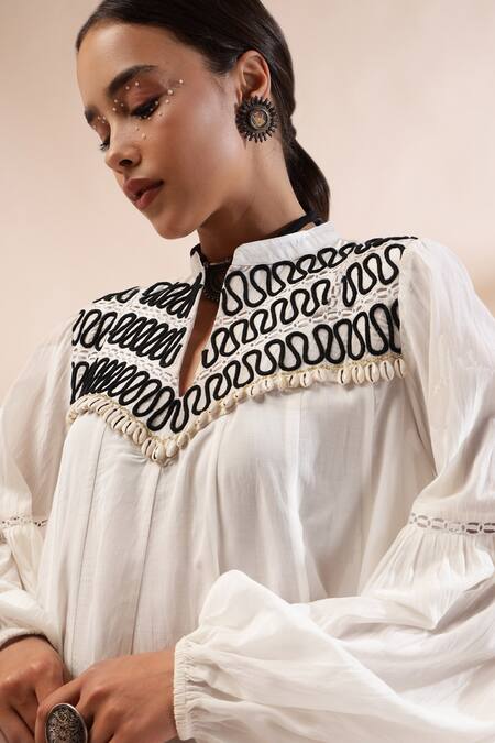 Shop_Kyra By Bhavna_White Cotton, Linen Embroidery Split V-neck Ivory Zig Zag Printed Kurta Set _Online_at_Aza_Fashions