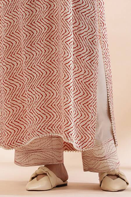 Kyra By Bhavna_Ivory Viscose, Satin, Voile Embroidery V-neck Zig Zag Print Kurta Set _Online_at_Aza_Fashions