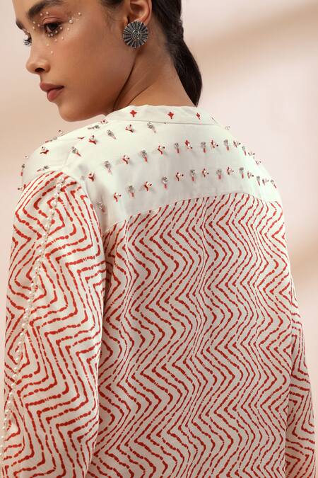 Buy_Kyra By Bhavna_Ivory Viscose, Satin, Voile Embroidery V-neck Zig Zag Print Kurta Set _Online_at_Aza_Fashions