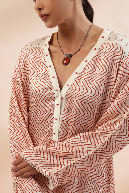 Kyra By Bhavna_Ivory Viscose, Satin, Voile Embroidery V-neck Zig Zag Print Kurta Set _at_Aza_Fashions