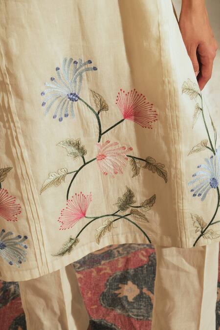 Samatvam By Anjali Bhaskar_Cream Embroidery, Tassels Round Neck Floral Kurta Set _Online_at_Aza_Fashions