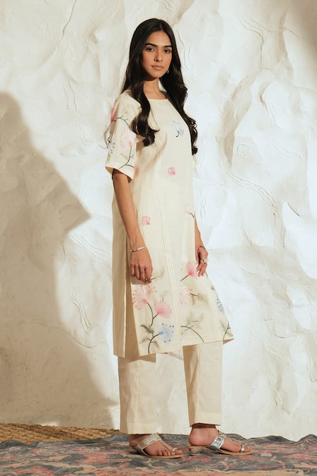 Shop_Samatvam By Anjali Bhaskar_Cream Embroidery, Tassels Round Neck Floral Kurta Set _Online_at_Aza_Fashions