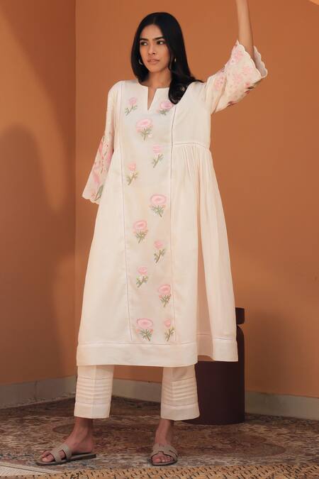 Shop_Samatvam By Anjali Bhaskar_Pink Embroidery Split V-neck Pastel Kurta Set _Online_at_Aza_Fashions