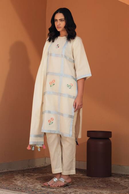 Shop Samatvam By Anjali Bhaskar Cream Embroidery, Tassels Round Neck Checked Kurta Set Online at Aza Fashions Shop_Samatvam By Anjali Bhaskar_Cream Embroidery, Tassels Round Neck Checked Kurta Set _Online_at_Aza_Fashions