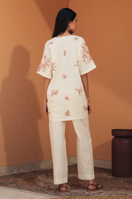 Samatvam By Anjali Bhaskar Floral Embroidered Straight Kurta Set 