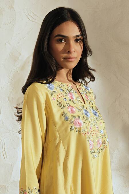 Shop_Samatvam By Anjali Bhaskar_Yellow Cotton, Silk Embroidery, Tassels Split V-neck Pastel Floral Kurta Set _Online_at_Aza_Fashions