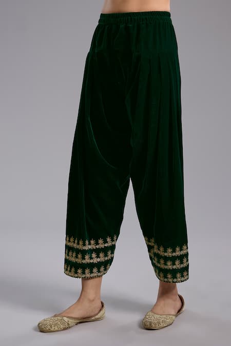 Studio A_Green Velvet Embroidery V-neck Aari Kurta Set _Online_at_Aza_Fashions