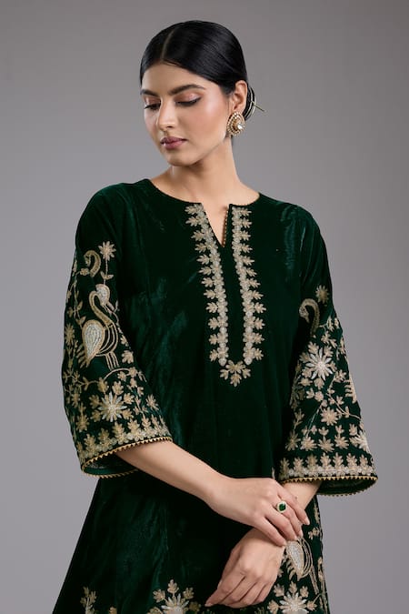 Buy_Studio A_Green Velvet Embroidery V-neck Aari Kurta Set _Online_at_Aza_Fashions