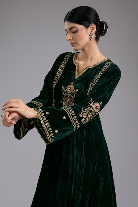 Buy_Studio A_Green Velvet Embroidery V-neck Aari Kurta Set _Online_at_Aza_Fashions