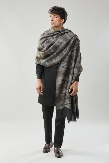 Shop Taroob Gray Ikat Fine Wool Shawl at Aza Fashions Shop_Taroob_Gray Ikat Fine Wool Shawl_at_Aza_Fashions