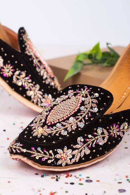 Shop Kasually Klassy Black Noir Royale Embroidered Jutti at Aza Fashions Shop_Kasually Klassy_Black Noir Royale Embroidered Jutti_at_Aza_Fashions