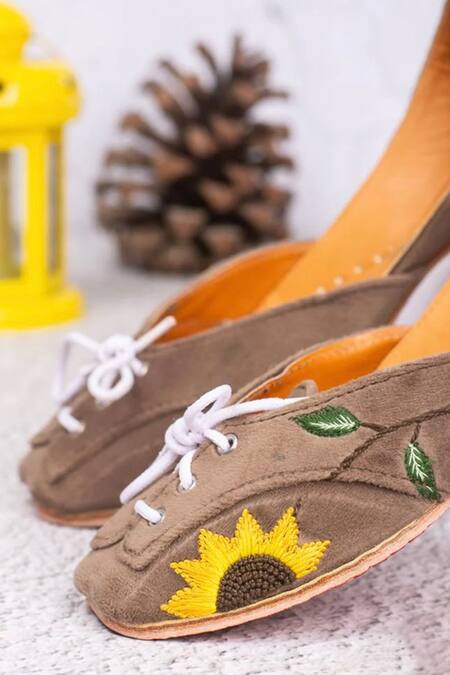 Kasually Klassy Brown Sun Lure Hand-embroidered Juttis Online at Aza Fashions Kasually Klassy_Brown Sun Lure Hand-embroidered Juttis_Online_at_Aza_Fashions