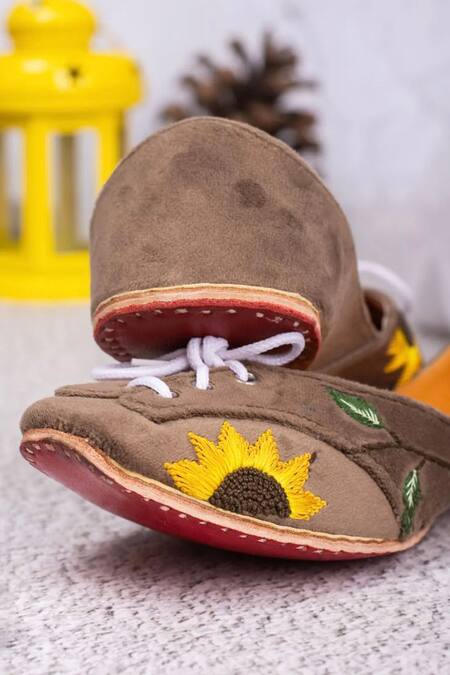 Shop Kasually Klassy Brown Sun Lure Hand-embroidered Juttis at Aza Fashions Shop_Kasually Klassy_Brown Sun Lure Hand-embroidered Juttis_at_Aza_Fashions