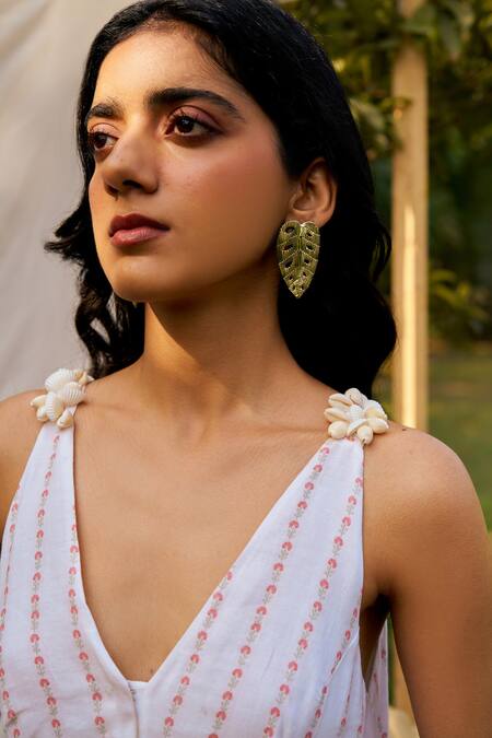 Moh India Ivory Linen, Cotton V-neck Sleeveless Dress Online at Aza Fashions Moh India_Ivory Linen, Cotton V-neck Sleeveless Dress _Online_at_Aza_Fashions