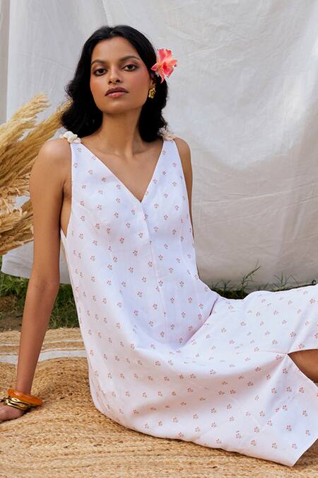 Moh India Ivory Linen V-neck Chic Sleeveless Midi Dress Online at Aza Fashions Moh India_Ivory Linen V-neck Chic Sleeveless Midi Dress _Online_at_Aza_Fashions
