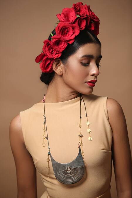 Shop_Zaza By Somya_Silver Plated Contemporary Long Neck Piece _at_Aza_Fashions