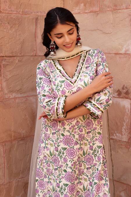 Shop_Pomcha Jaipur_Off White Cotton, Net Embroidery V-neck Floral Printed Kurta Set _Online_at_Aza_Fashions