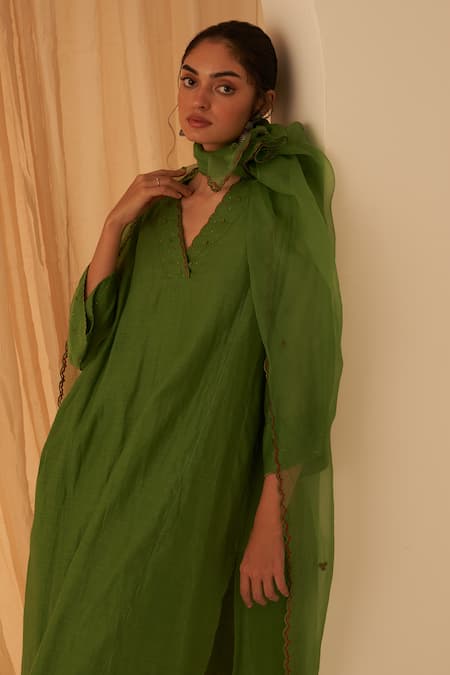 Shop Janki India Green Chanderi, Organza Embroidery Split V-neck Bullion Work Kurta Set at Aza Fashions Shop_Janki India_Green Chanderi, Organza Embroidery Split V-neck Bullion Work Kurta Set _at_Aza_Fashions