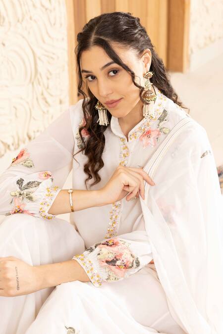 Ajiesh Oberoi Ivory Georgette Embroidery Round Neck Floral Kurta Set Online at Aza Fashions Ajiesh Oberoi_Ivory Georgette Embroidery Round Neck Floral Kurta Set _Online_at_Aza_Fashions