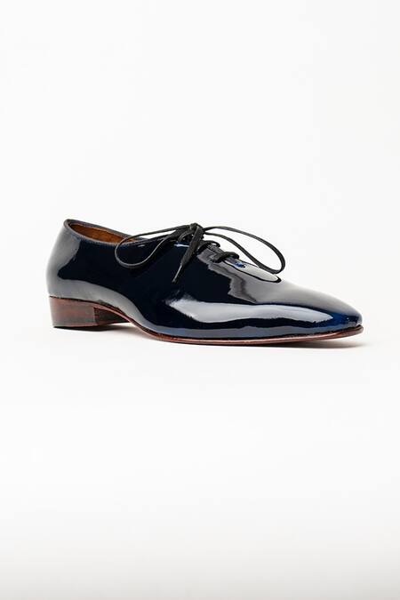 Kavith Laced Wholecut Shoes with Square Toe 