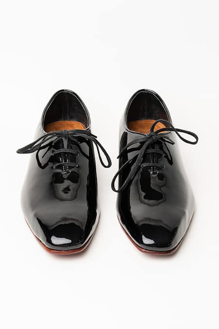Kavith Laced Wholecut Shoes with Square Pointed Toe 