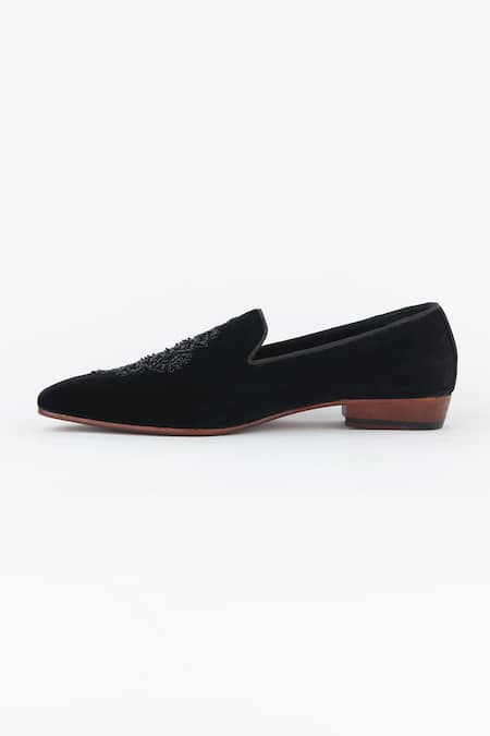 Kavith_Black Hand Embroidered Suede Juttis _Online_at_Aza_Fashions
