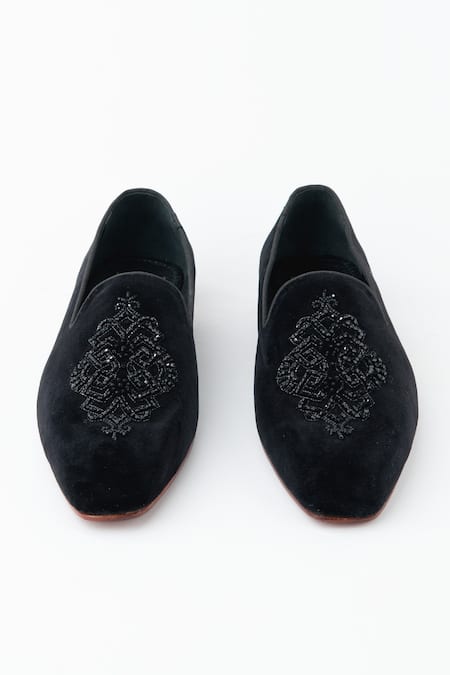 Kavith Black Hand Embroidered Suede Juttis 