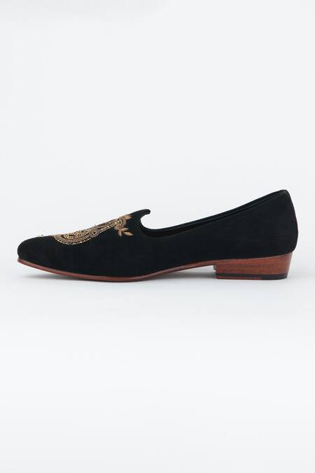 Buy_Kavith_Black Embroidered Suede Tuxedo Juttis _Online_at_Aza_Fashions