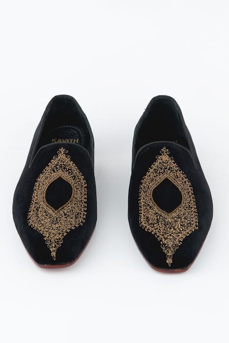 Kavith Embroidered Black Juttis 