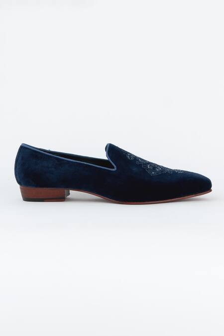 Buy_Kavith_Blue Embroidered Suede Juttis _Online_at_Aza_Fashions