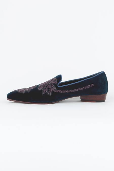 Kavith_Blue Midnight Hand Embroidered Juttis _Online_at_Aza_Fashions