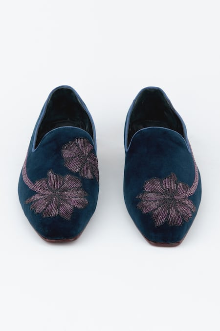 Kavith Midnight Blue Hand Embroidered Juttis 