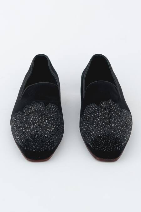 Kavith Hand Embroidered Black Juttis 