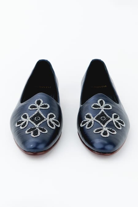 Kavith Classic Hand Embroidered Jutti 