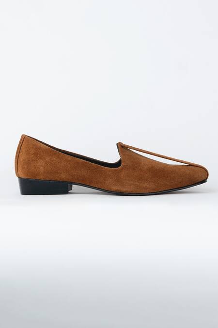 Buy_Kavith_Tan Classic Walnut Shade Suede Jutti _Online_at_Aza_Fashions