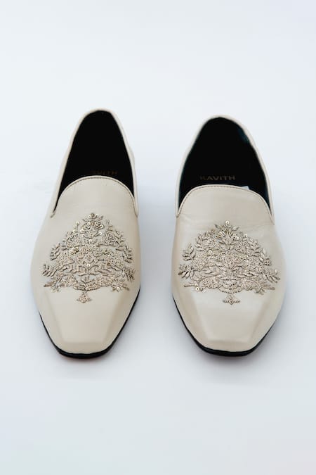 Kavith Classic Pearl White Hand Embroidered Jutti 