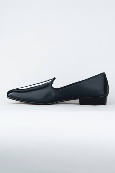 Buy_Kavith_Black Classic Burnish Leather Jutti _Online_at_Aza_Fashions