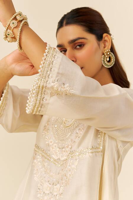 Sheetal Batra Ivory Chanderi Silk Embroidery Split V-neck Daisy Kurta Set Online at Aza Fashions Sheetal Batra_Ivory Chanderi Silk Embroidery Split V-neck Daisy Kurta Set _Online_at_Aza_Fashions