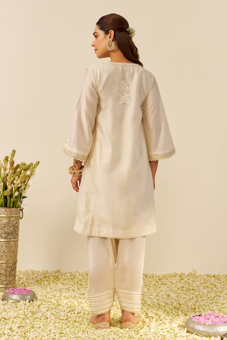 Shop Sheetal Batra Ivory Chanderi Silk Embroidery Split V-neck Daisy Kurta Set at Aza Fashions Shop_Sheetal Batra_Ivory Chanderi Silk Embroidery Split V-neck Daisy Kurta Set _at_Aza_Fashions