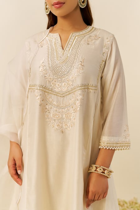 Shop Sheetal Batra Ivory Chanderi Silk Embroidery Split V-neck Daisy Kurta Set Online at Aza Fashions Shop_Sheetal Batra_Ivory Chanderi Silk Embroidery Split V-neck Daisy Kurta Set _Online_at_Aza_Fashions