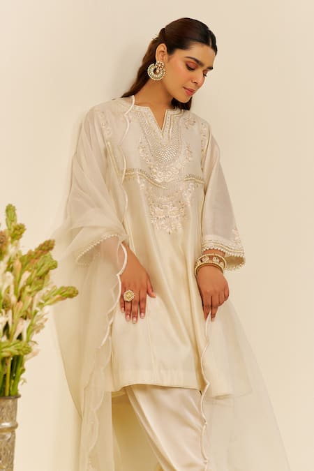 Sheetal Batra Daisy Ivory Embroidered Kurta Set 