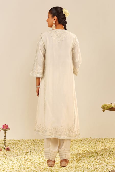 Shop Sheetal Batra Ivory Chanderi Silk Embroidery Split V-neck Daisy Kurta Set at Aza Fashions Shop_Sheetal Batra_Ivory Chanderi Silk Embroidery Split V-neck Daisy Kurta Set _at_Aza_Fashions