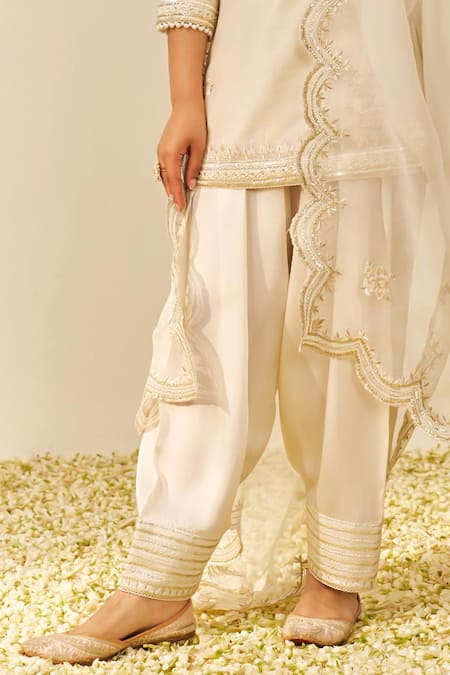 Sheetal Batra_Ivory Chanderi , Bamboo, Organza Embroidery Kurta Set With Dupatta _Online_at_Aza_Fashions