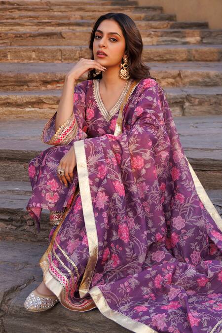 Buy_Bannhi By Priyanka Rathore_Purple Chanderi Embroidery V-neck Floral Printed Kurta Set _Online_at_Aza_Fashions