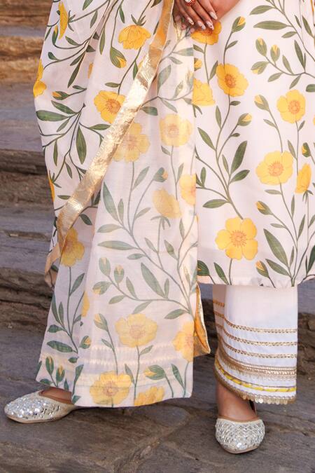 Bannhi By Priyanka Rathore Off White Chanderi V-neck Floral Printed Kurta Set Online at Aza Fashions Bannhi By Priyanka Rathore_Off White Chanderi V-neck Floral Printed Kurta Set _Online_at_Aza_Fashions