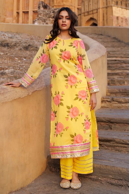 Bannhi By Priyanka Rathore Yellow Chiffon Embroidery Round Neck Floral Printed Kurta Set Online at Aza Fashions Bannhi By Priyanka Rathore_Yellow Chiffon Embroidery Round Neck Floral Printed Kurta Set _Online_at_Aza_Fashions